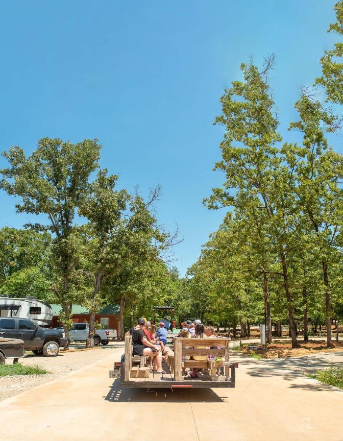 Jellystone Park Tyler Hotel Ngoại thất bức ảnh